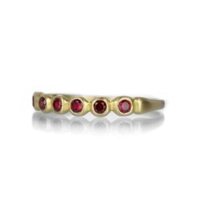 Rings Marian Maurer  | Small Red Sapphire Porch Skimmer Band