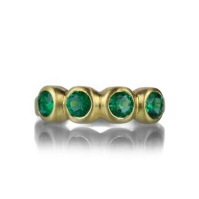 Rings Marian Maurer  | 18K Large Emerald Porch Skimmer Band