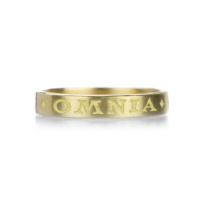 Rings Gabriella Kiss  | 18K Omnia Vincit Amor Engraved Band